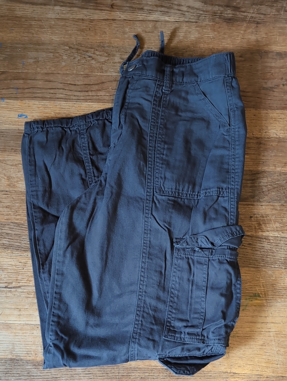 Womens Dark Gray Cargo Pants with Elastic Waist and Multiple Utility Pockets